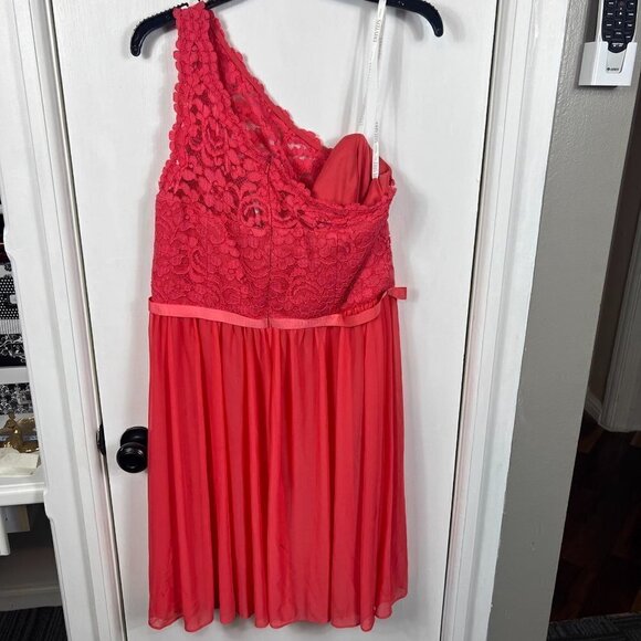 One-Shoulder Coral Lace & Mesh Dress | Bridesmaid or Cocktail Dress | Size 14 - Picture 6 of 9
